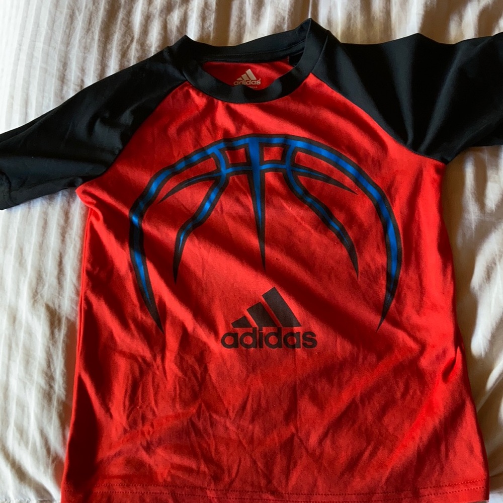 Adidas tee